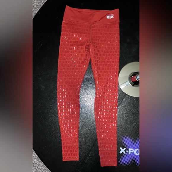 Gecko Grip Leggings - Picture 2 of 5